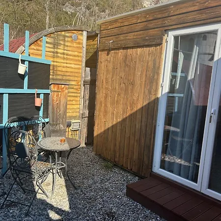 Campsite Inn-Side Adventure Cabins