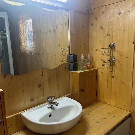 Inn-Side Adventure Cabins Haiming